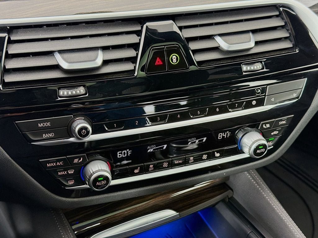 Used 2021 Carbon Black Metallic BMW M550i xDrive image 17