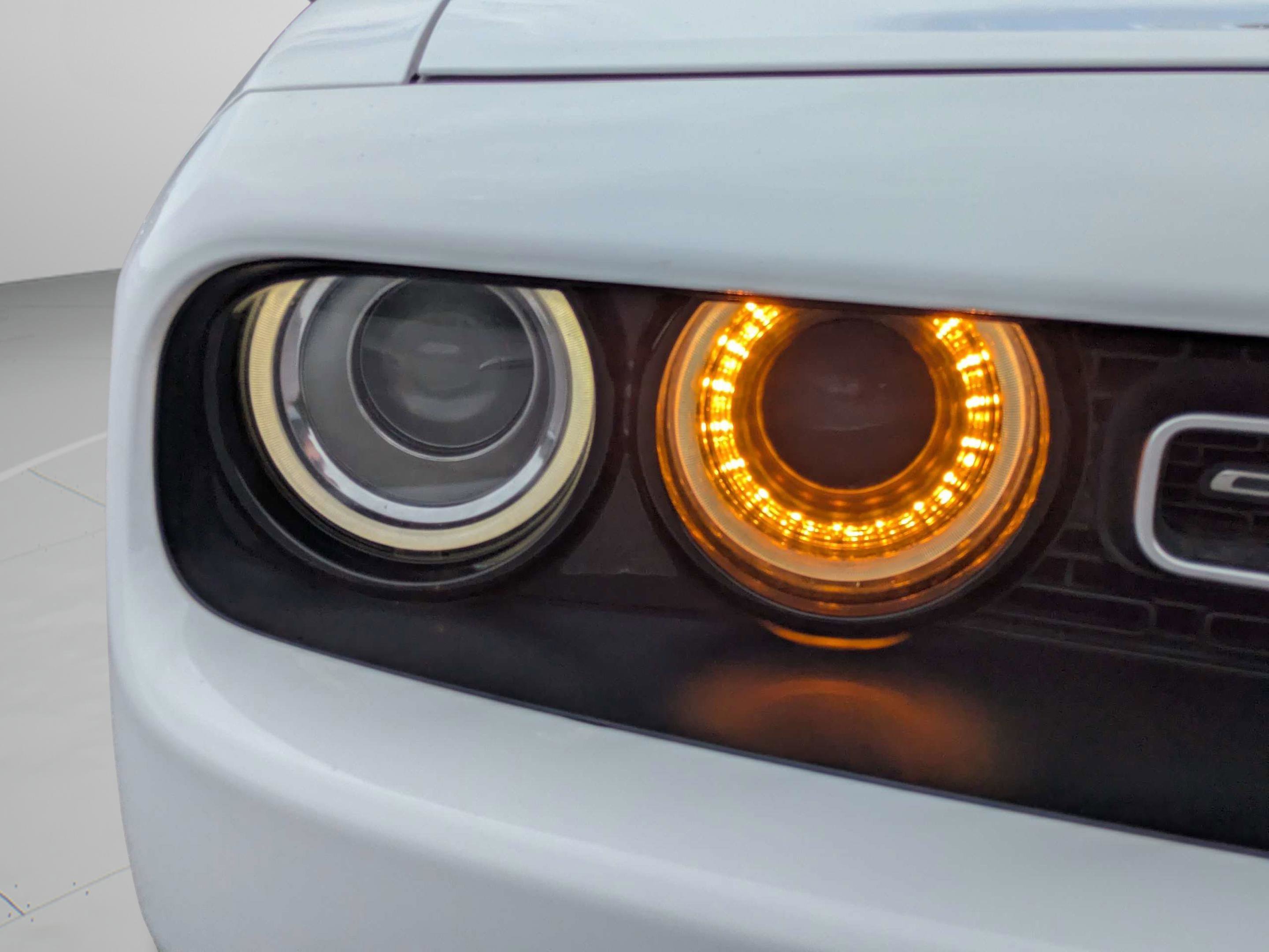Used 2015 Bright White Clearcoat Dodge SXT image 28