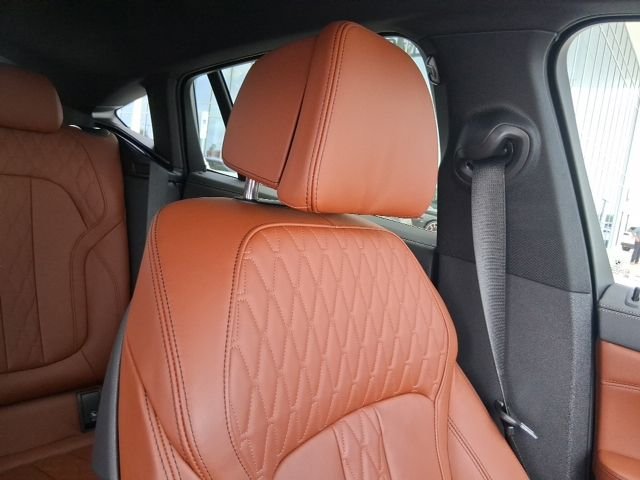 Used 2023 Black BMW xDrive40i image 17