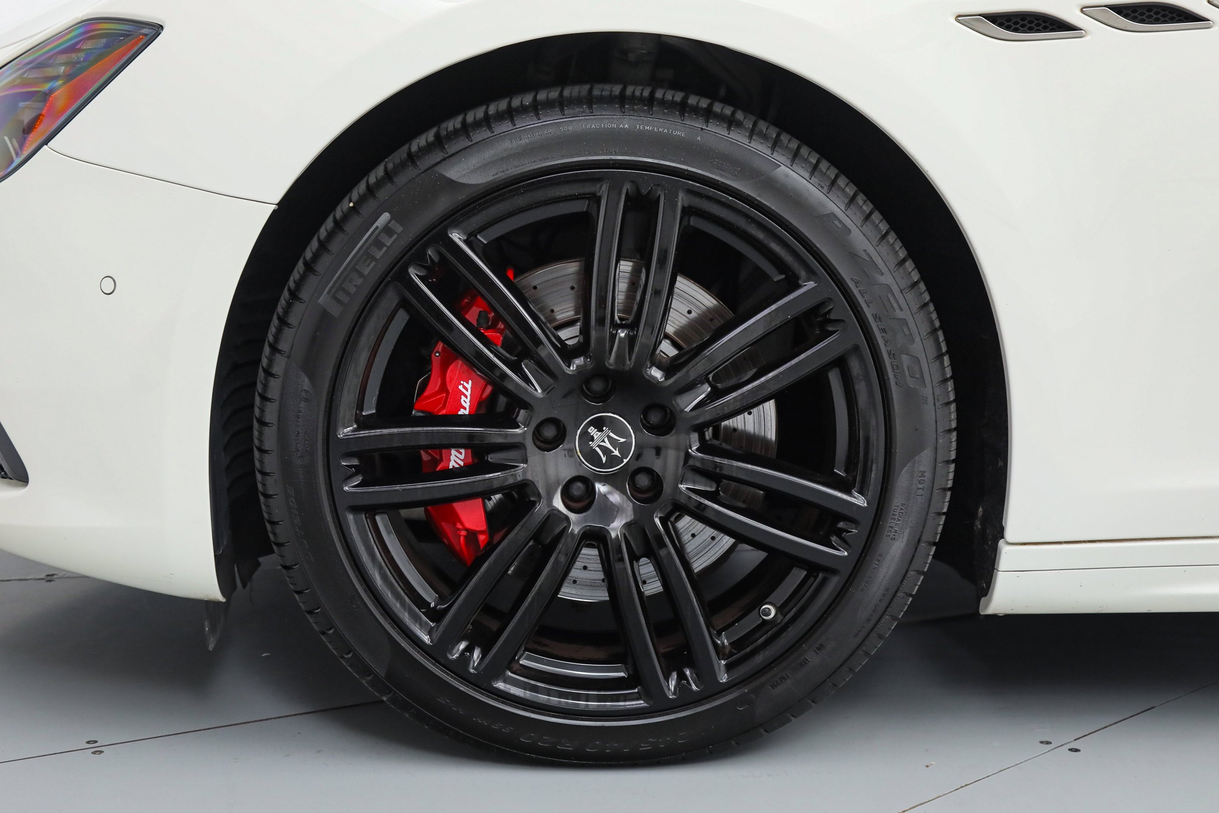 Used 2023 White Maserati Modena image 17
