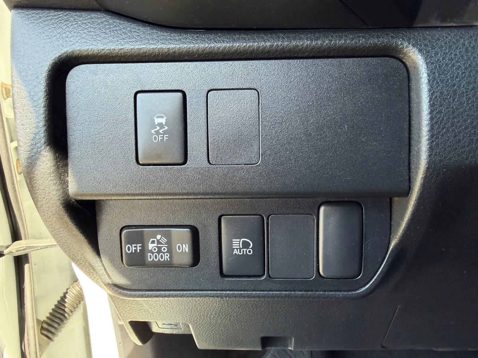 Used 2022 White Toyota SR image 17