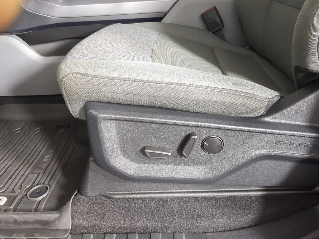 Used 2025 Red Ford XLT image 10