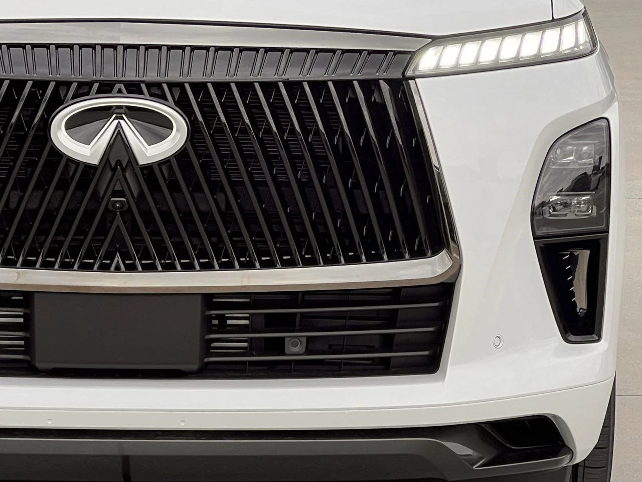 New 2026 RADIANT WHITE INFINITI Autograph 4WD image 8