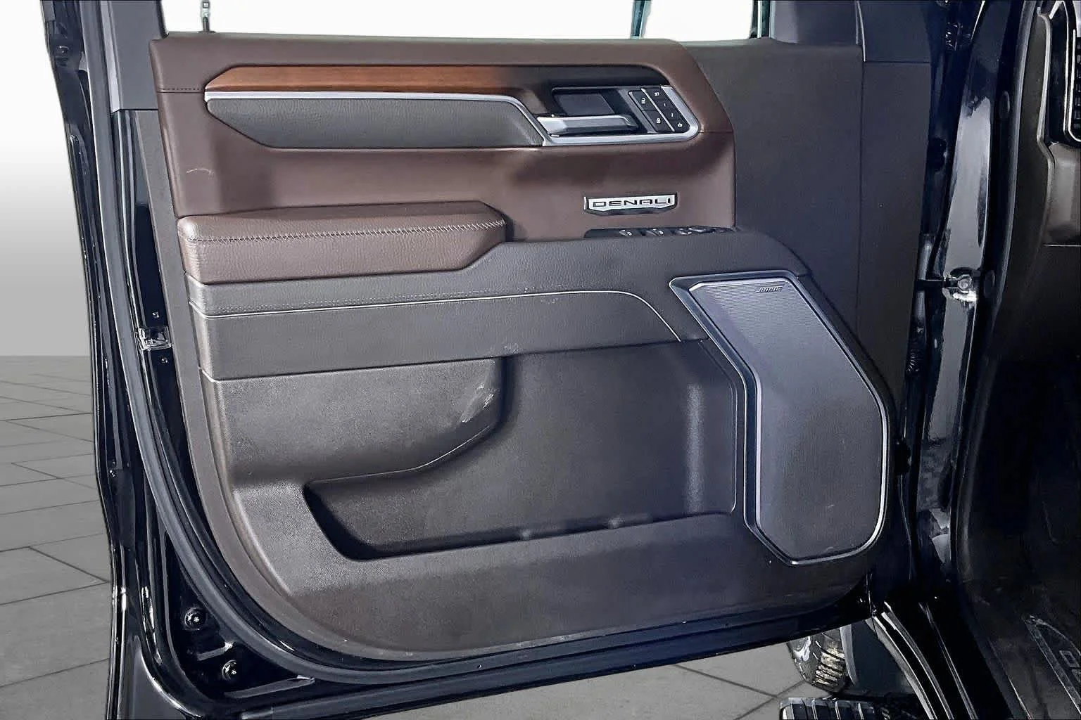Used 2025 Onyx Black GMC Denali image 21