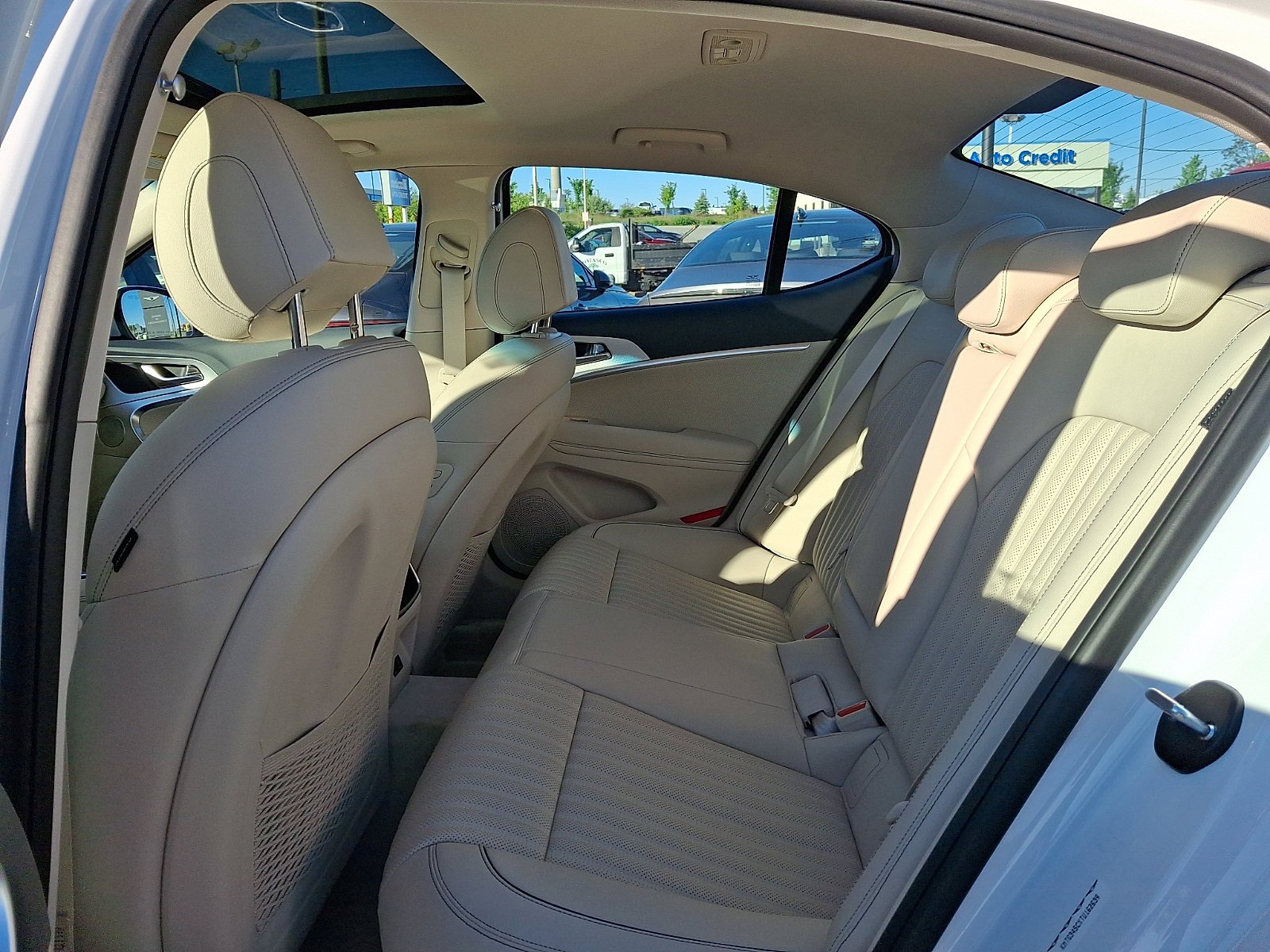 Certified Used 2026 Uyuni White Genesis 2.5T Prestige image 10