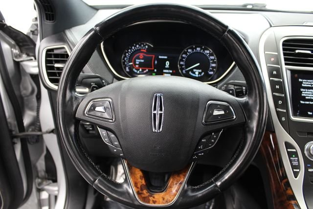 Used 2018 Ingot Silver Lincoln Select image 14