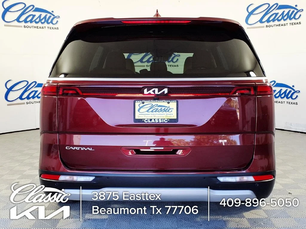 Used 2023 Red Kia LX Seat Package image 4