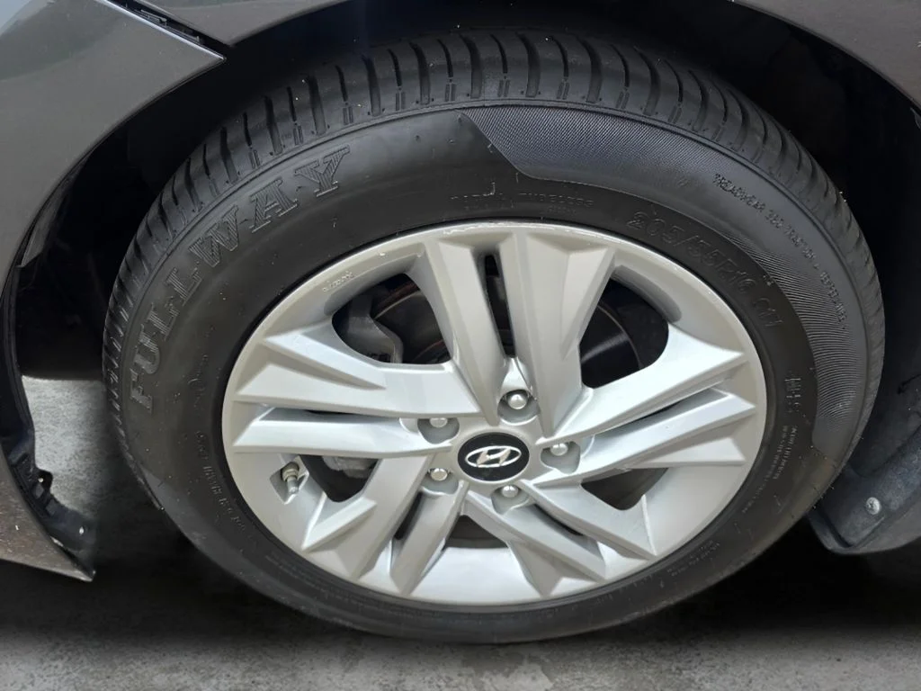 Used 2020 Portofino Gray Hyundai Value Edition image 30
