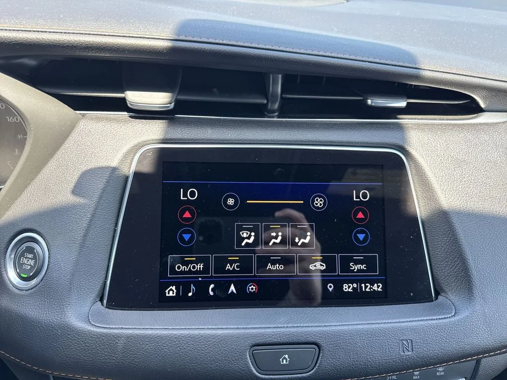 Used 2019 White Cadillac Sport image 19