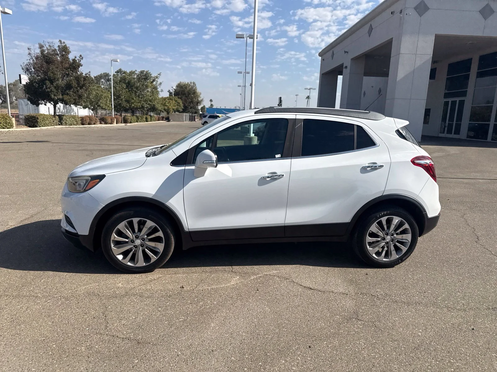 Used 2017 White Buick Preferred image 4