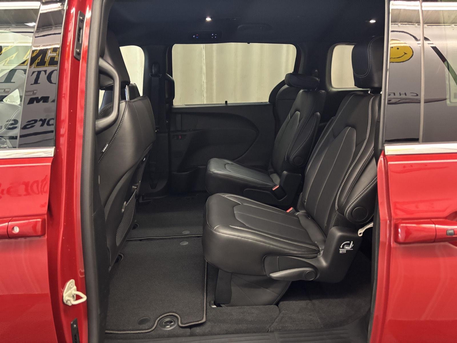 2026 Chrysler Pacifica Select - Photo 34