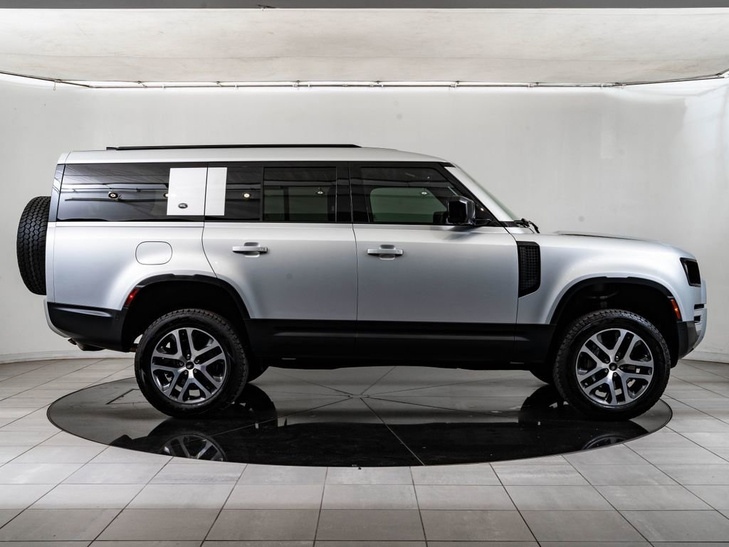 Used 2024 Hakuba Silver Metallic Land Rover S image 11