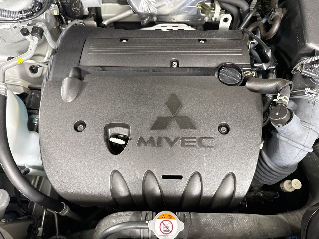 Used 2025 Alloy Silver Metallic Mitsubishi ES image 34