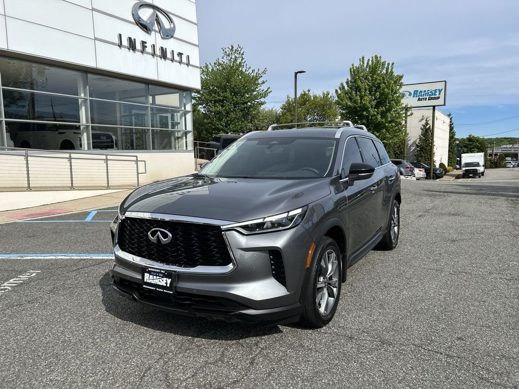 Certified Used 2023 Gray INFINITI LUXE image 4