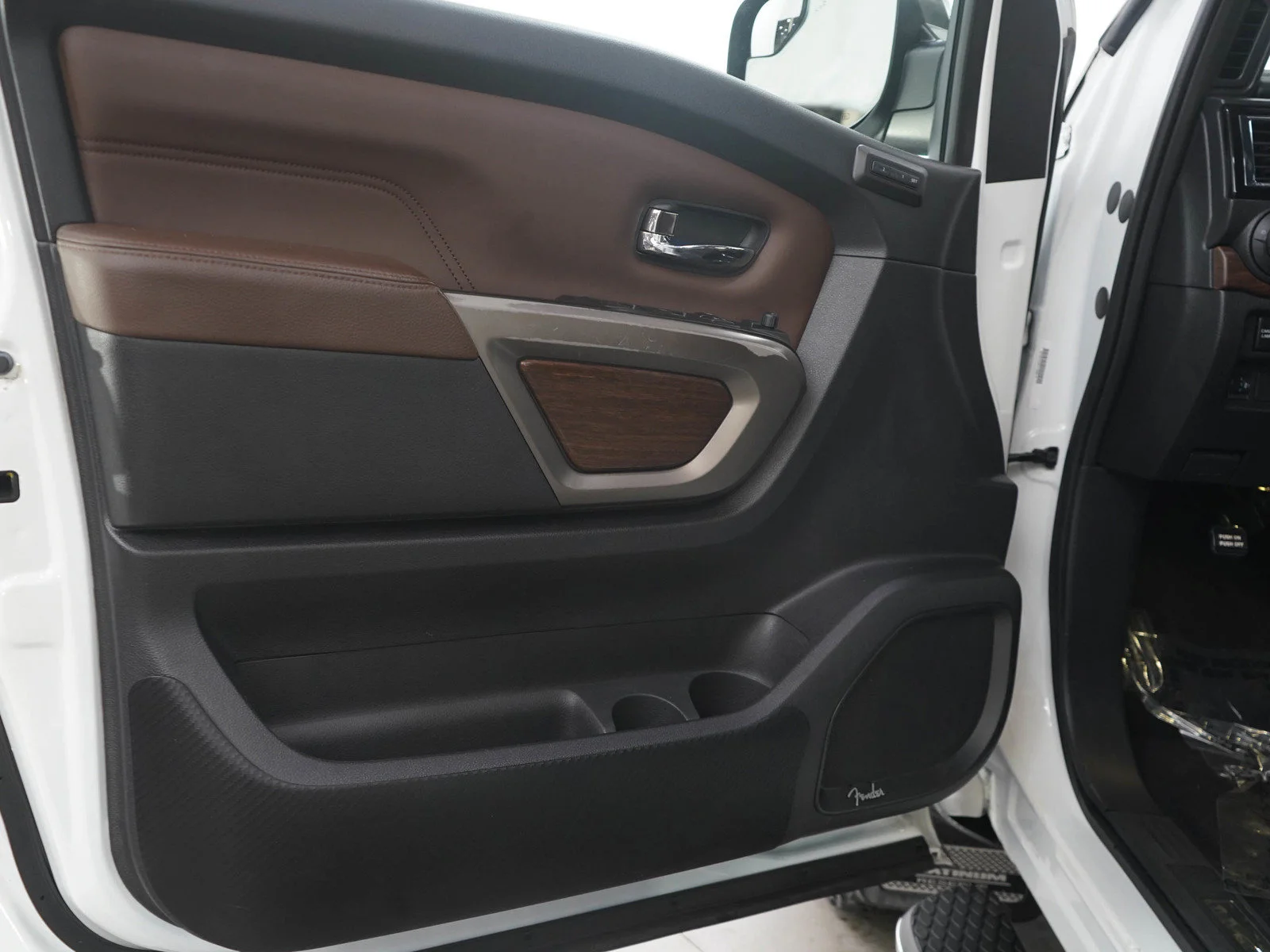 Used 2021 Pearl White Metallic Nissan Platinum Reserve image 18