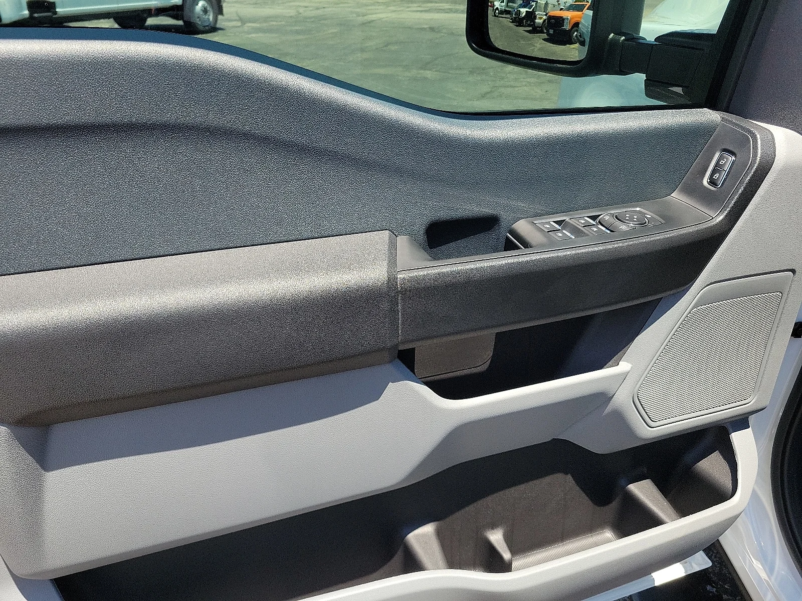 New 2025 Oxford White Ford F-250&reg; XL image 11