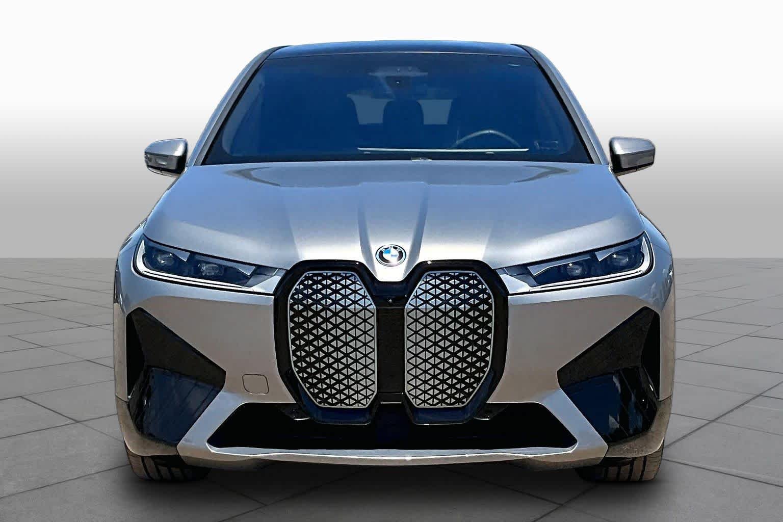 Used 2024 Oxide Grey Metallic BMW xDrive50 image 3