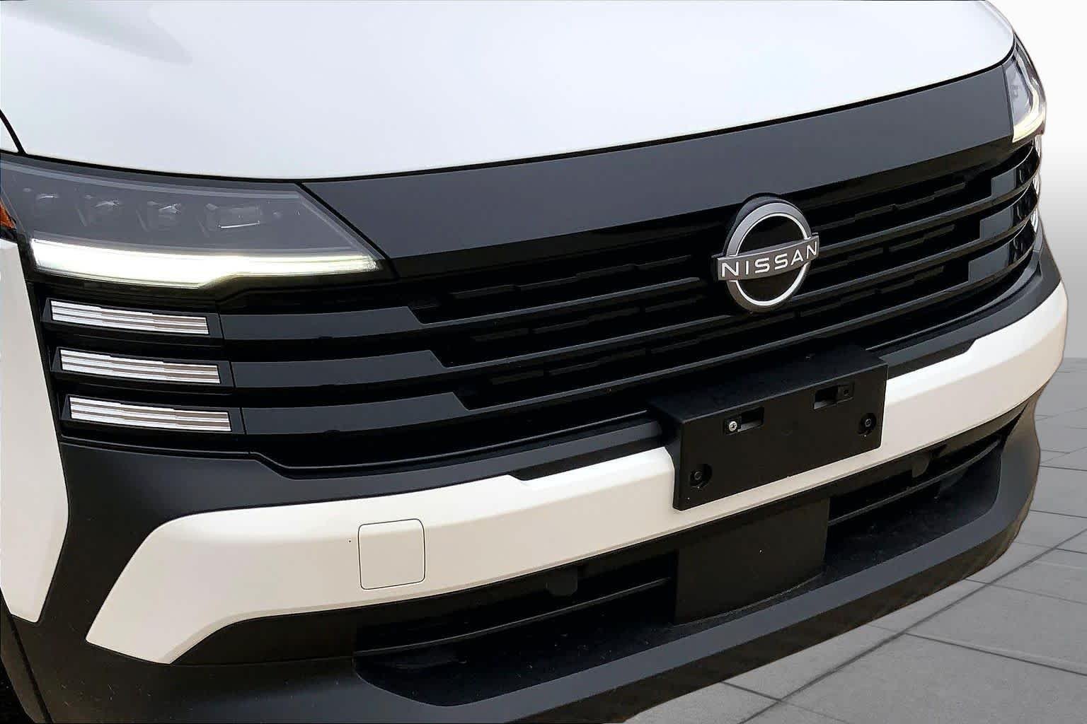 Used 2025 Aspen White Tricoat Nissan SV image 57
