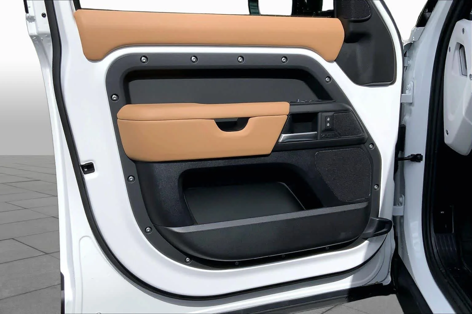 New 2026 Fuji White Land Rover X-Dynamic SE image 11