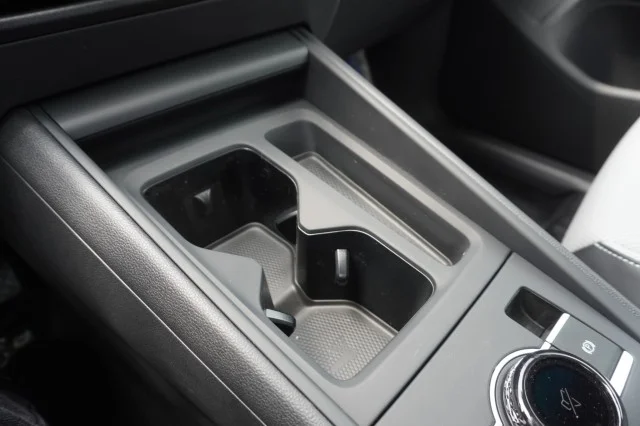 New 2026 Platinum Gray Metallic Volkswagen SE image 31