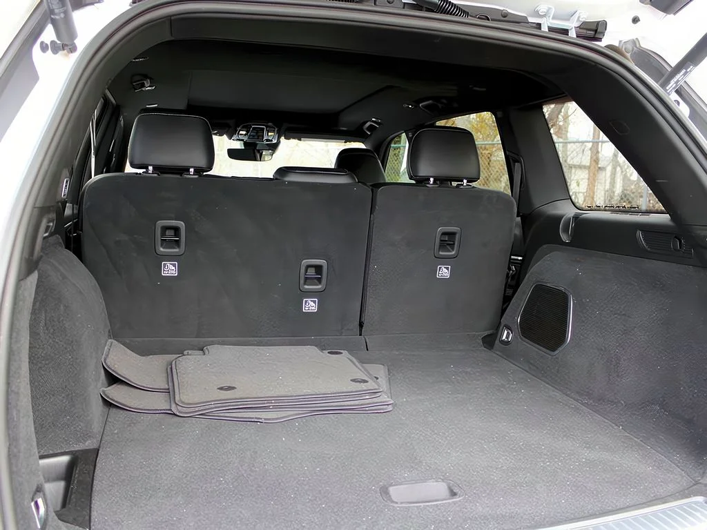 Used 2022 Bright White Clearcoat Jeep Overland image 9