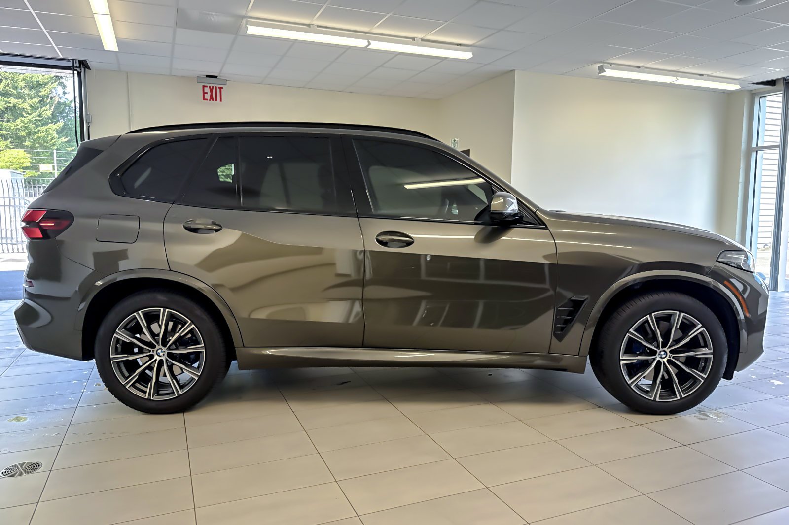 Used 2026 Manhattan Green Metallic BMW xDrive40i image 3