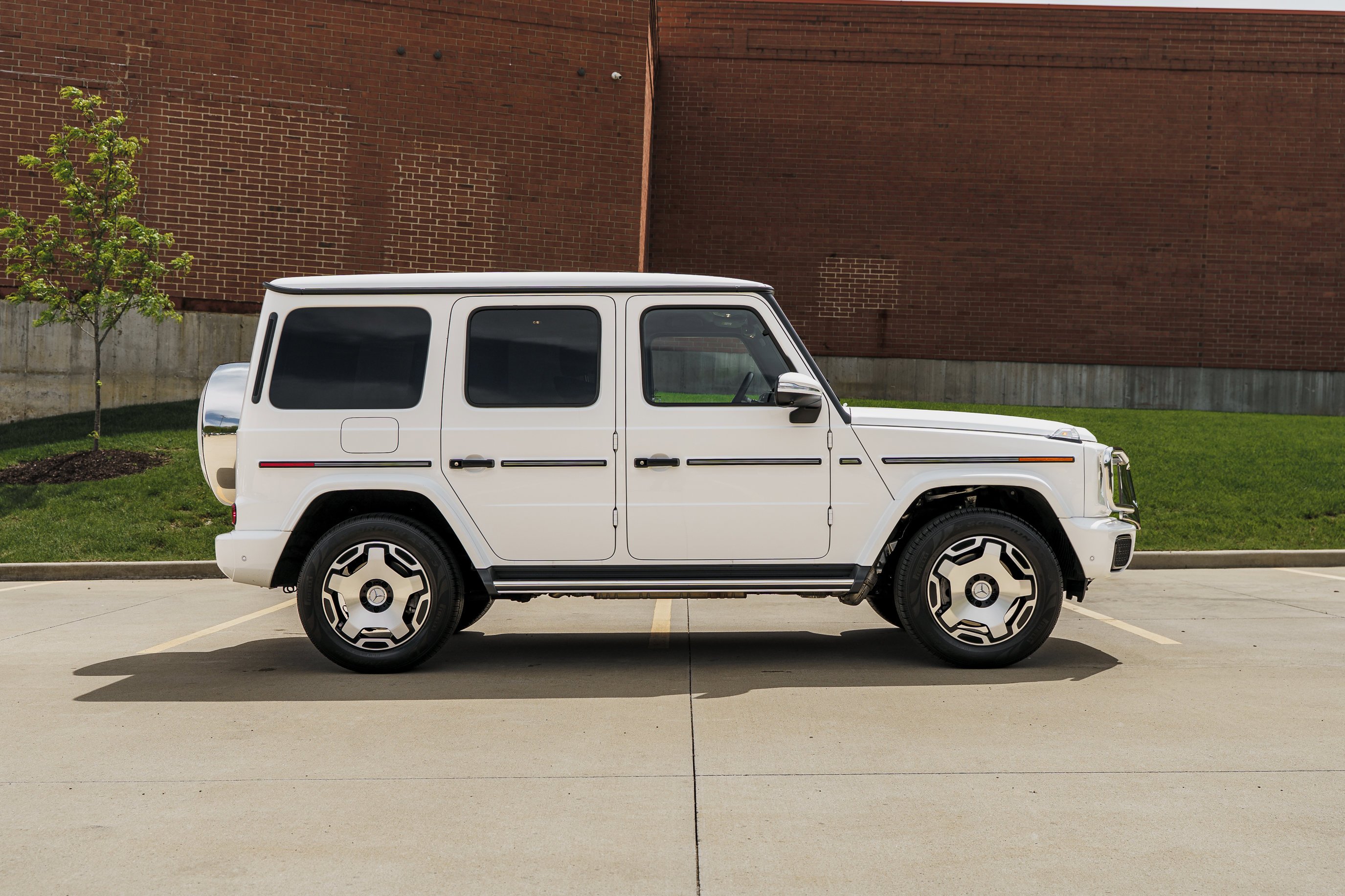Used 2025 Polar White Mercedes-Benz G 550 image 3