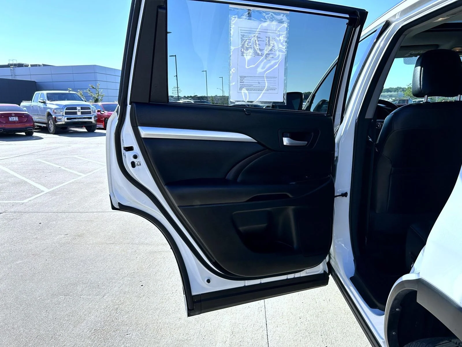 Used 2017 White Toyota XLE image 20