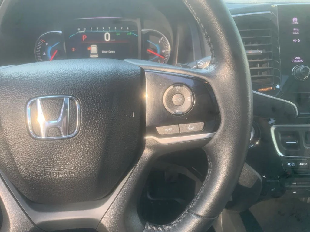 Used 2022 Modern Steel Metallic Honda Touring image 16