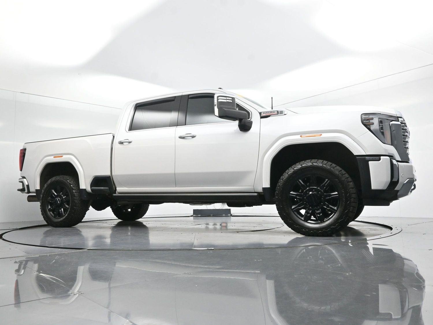 Used 2024 White Frost Tricoat GMC Denali image 48