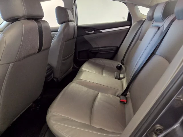Used 2017  Honda Touring image 13