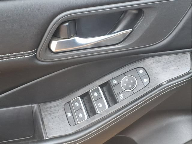 Used 2025 Silver Nissan SL Intelligent AWD image 17