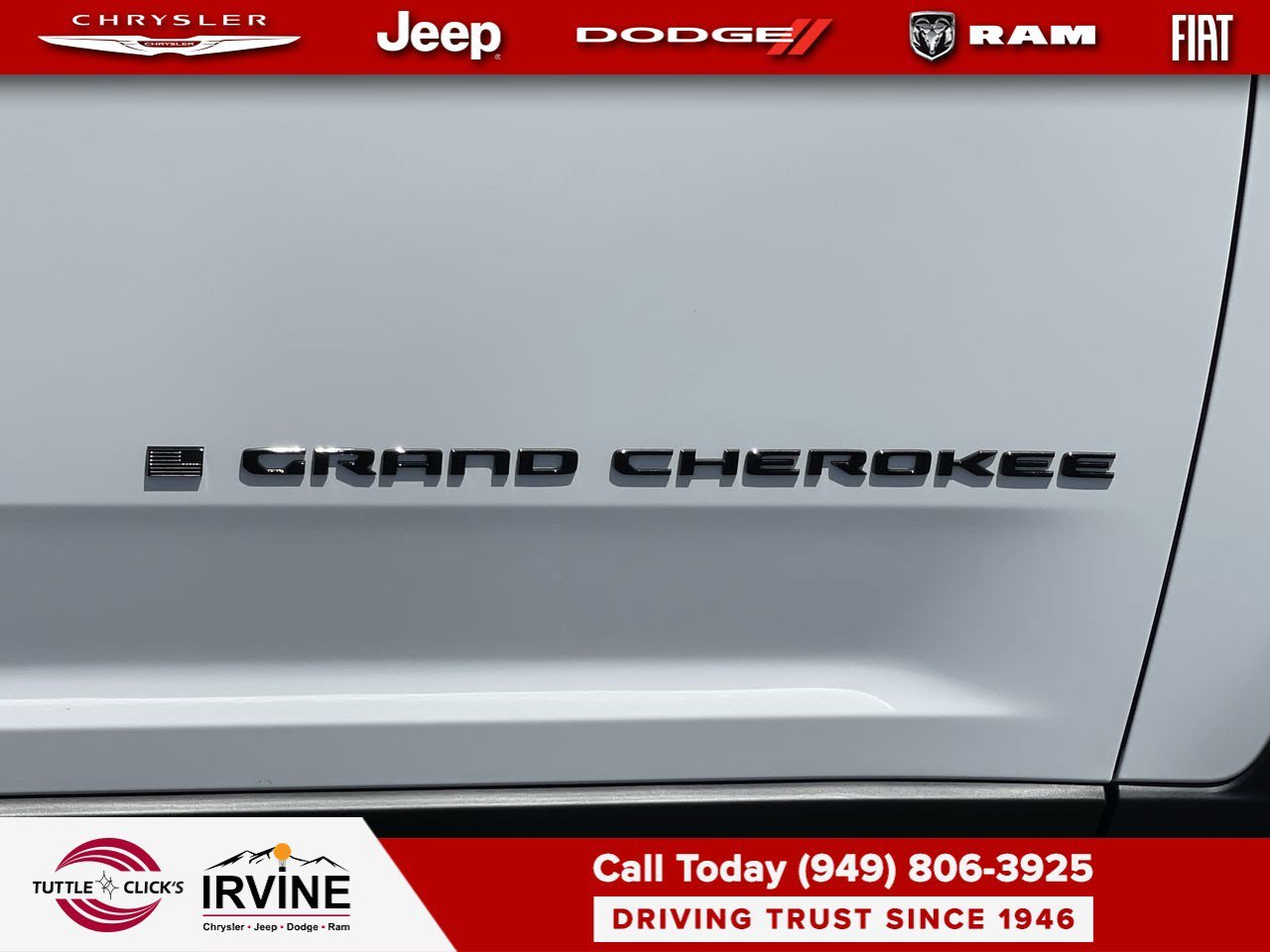 New 2026 Bright White Clear-Coat Exterior Paint Jeep Laredo Altitude image 8