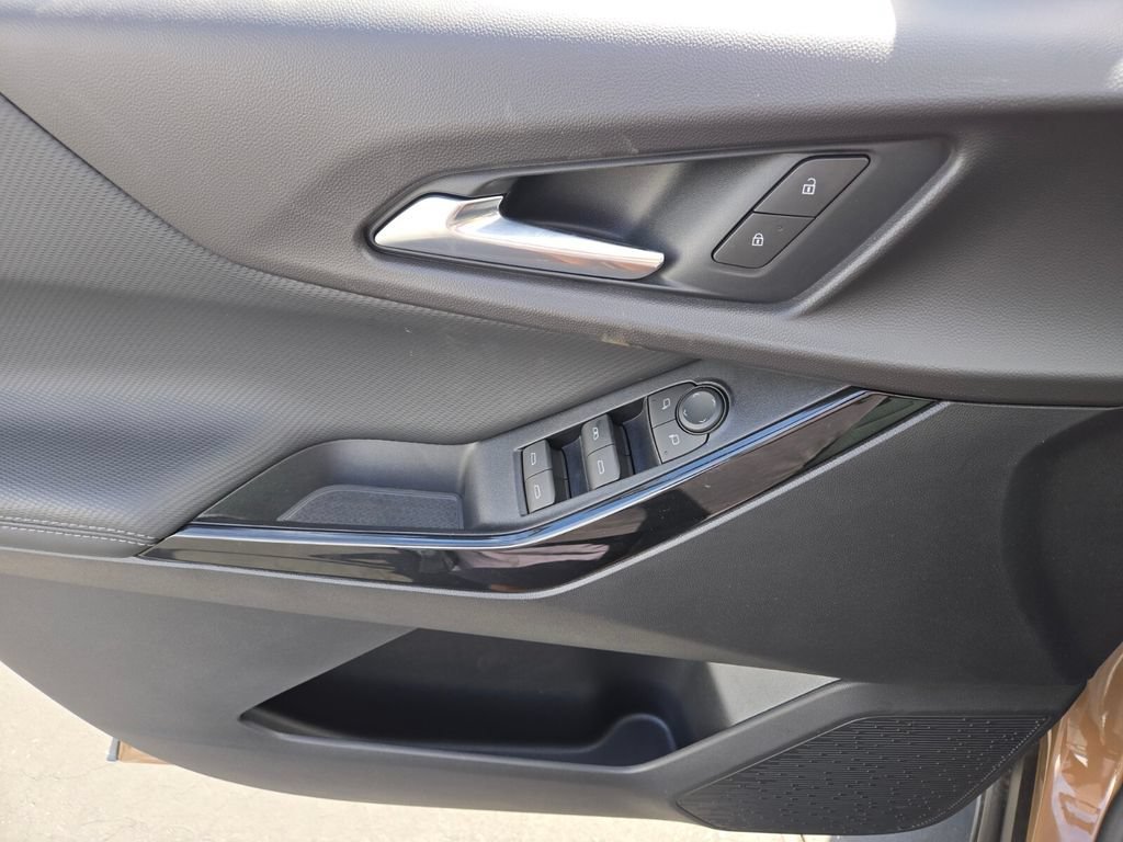 2027 Chevrolet Equinox LT - Photo 9
