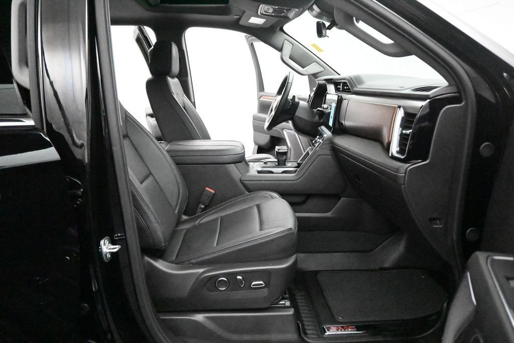 Used 2025 Onyx Black GMC Denali image 22