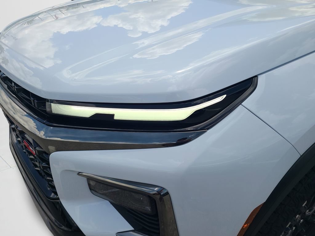 New 2026 Polar White Tricoat Chevrolet Z71 image 24