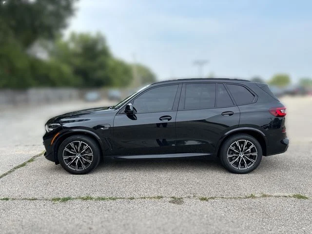 Used 2022 Black Sapphire Metallic BMW xDrive45e image 10