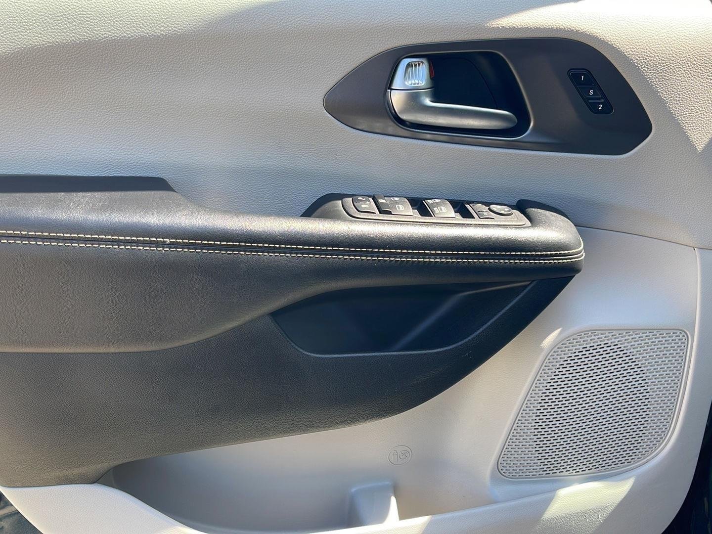 2023 Chrysler Pacifica Touring L - Photo 31