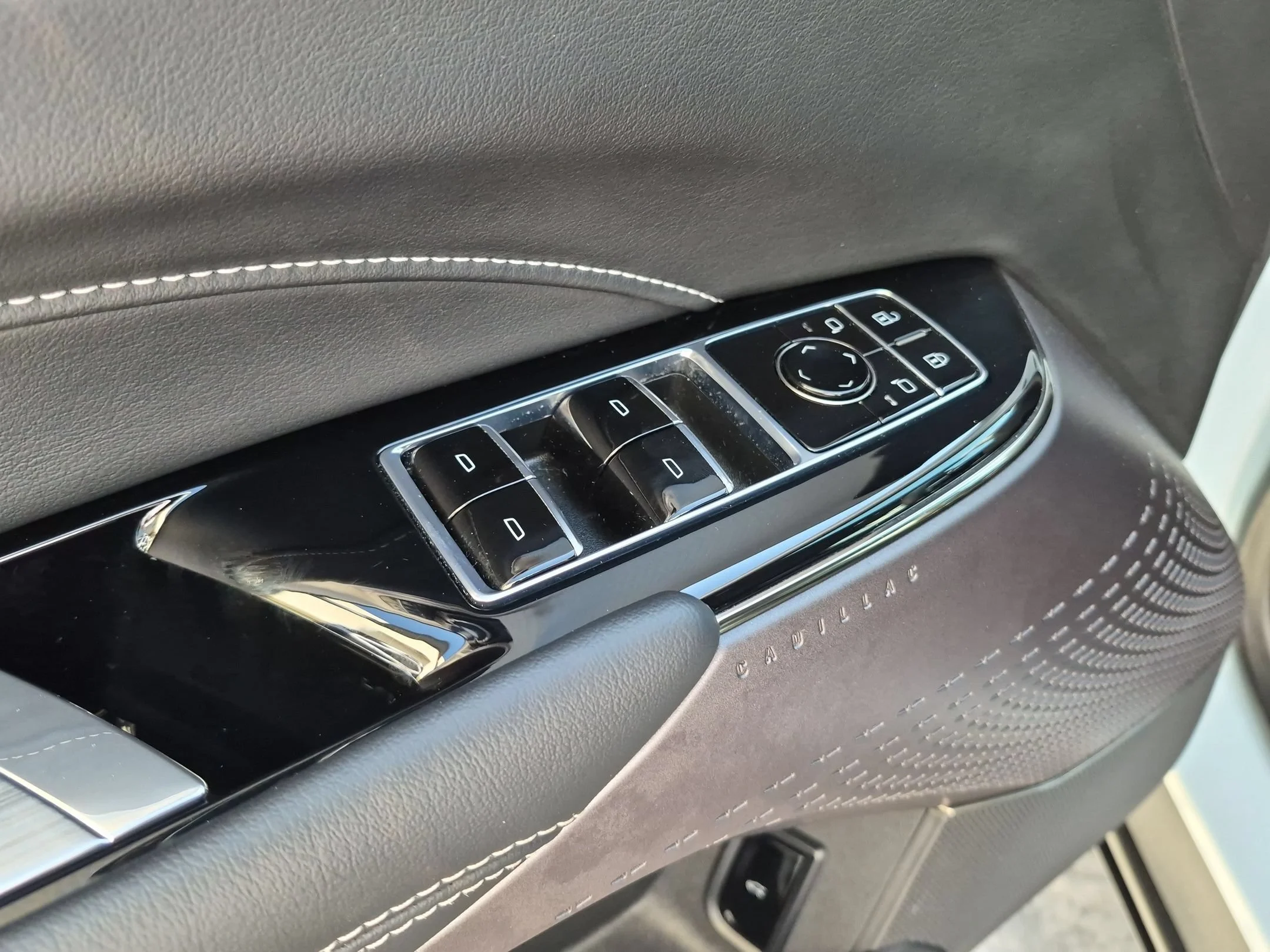 2024 Cadillac LYRIQ Tech - Photo 24