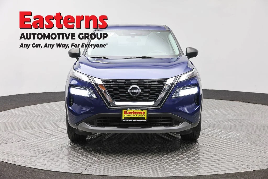 Used 2023 Blue Nissan S image 2