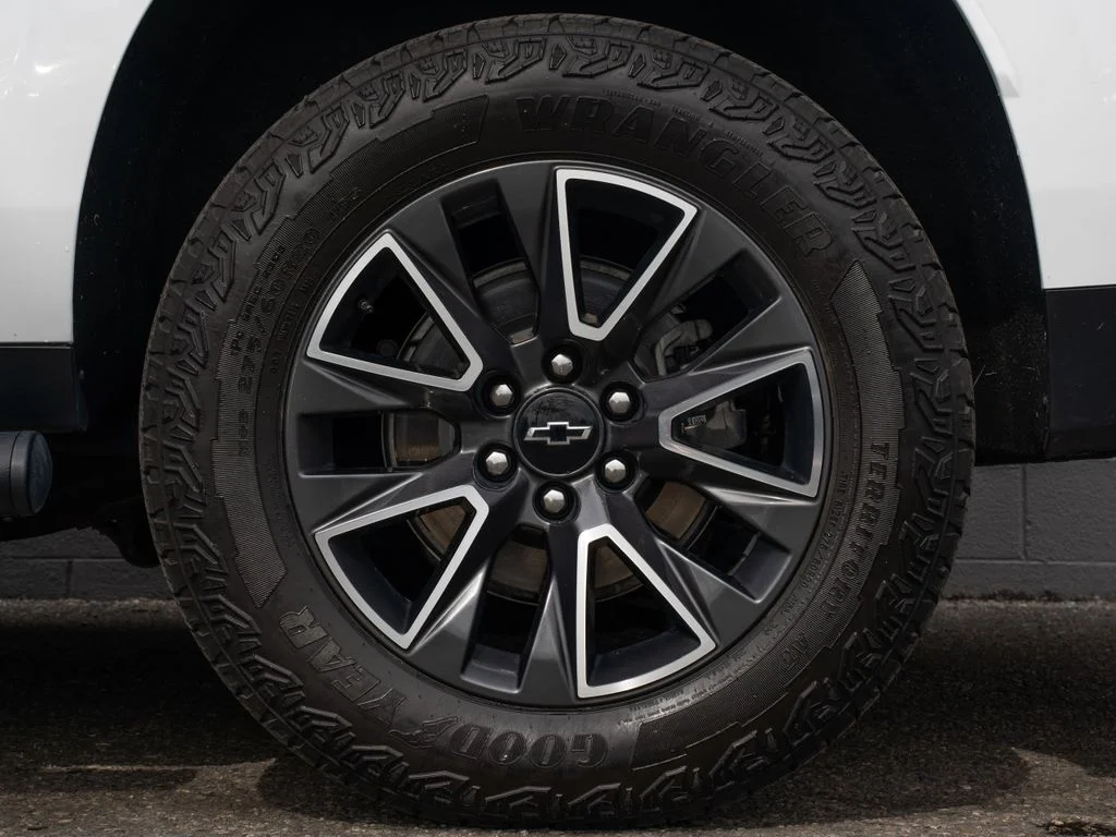 Used 2023 White Chevrolet Z71 image 12