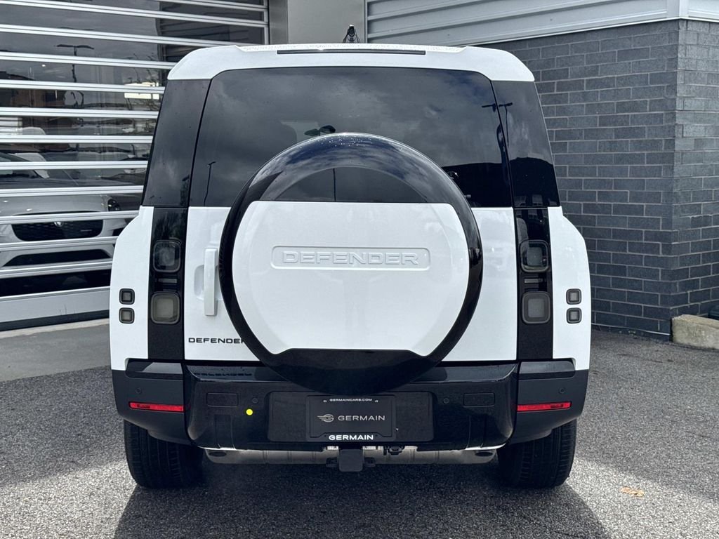 New 2026 Fuji White Land Rover S image 5