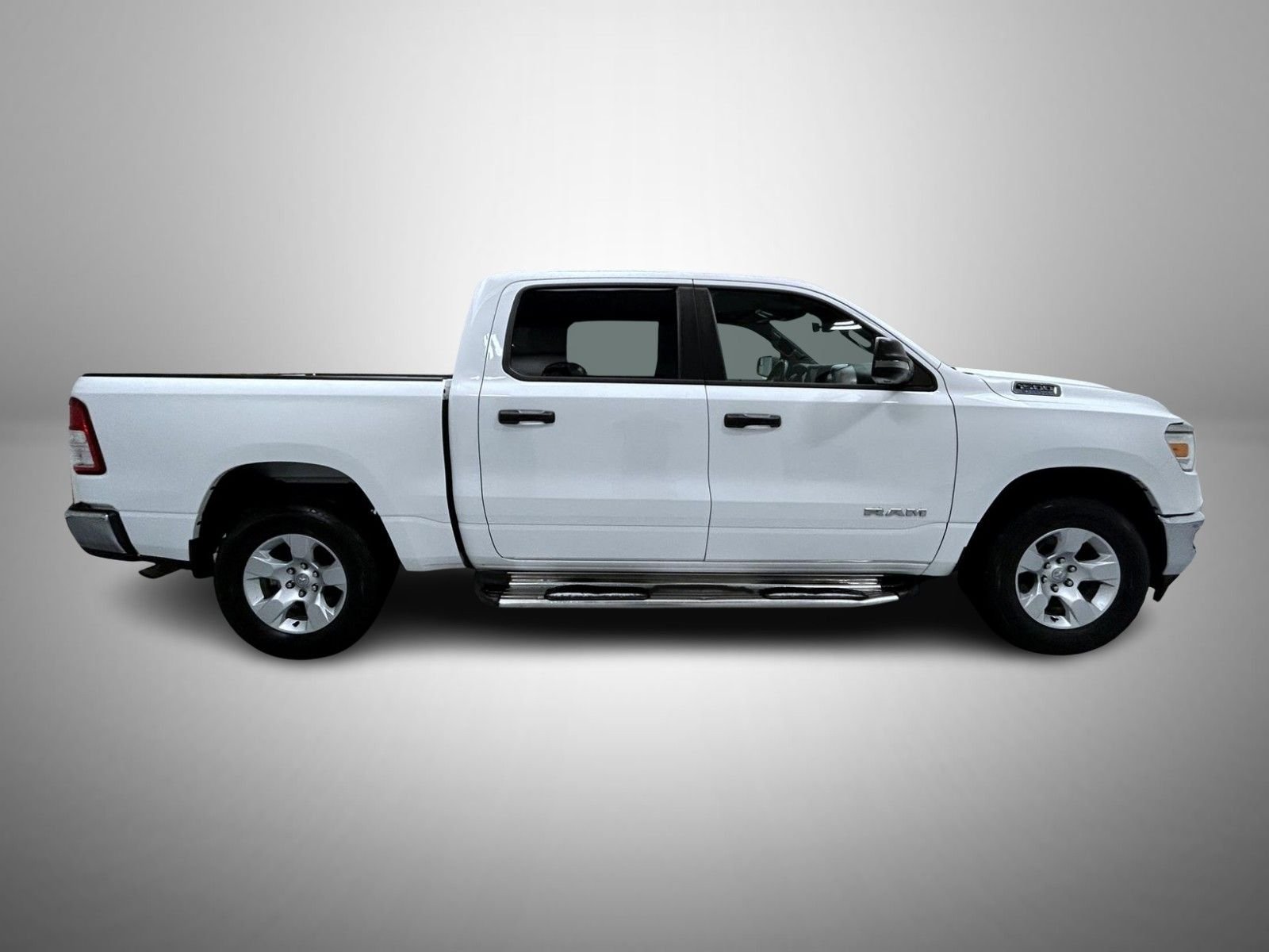 Used 2023 White Ram Big Horn/Lone Star image 4