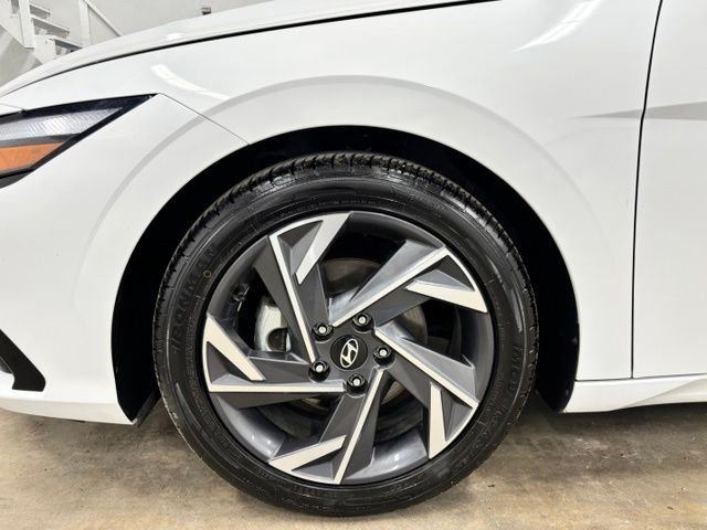 Used 2024 White Hyundai Limited image 9