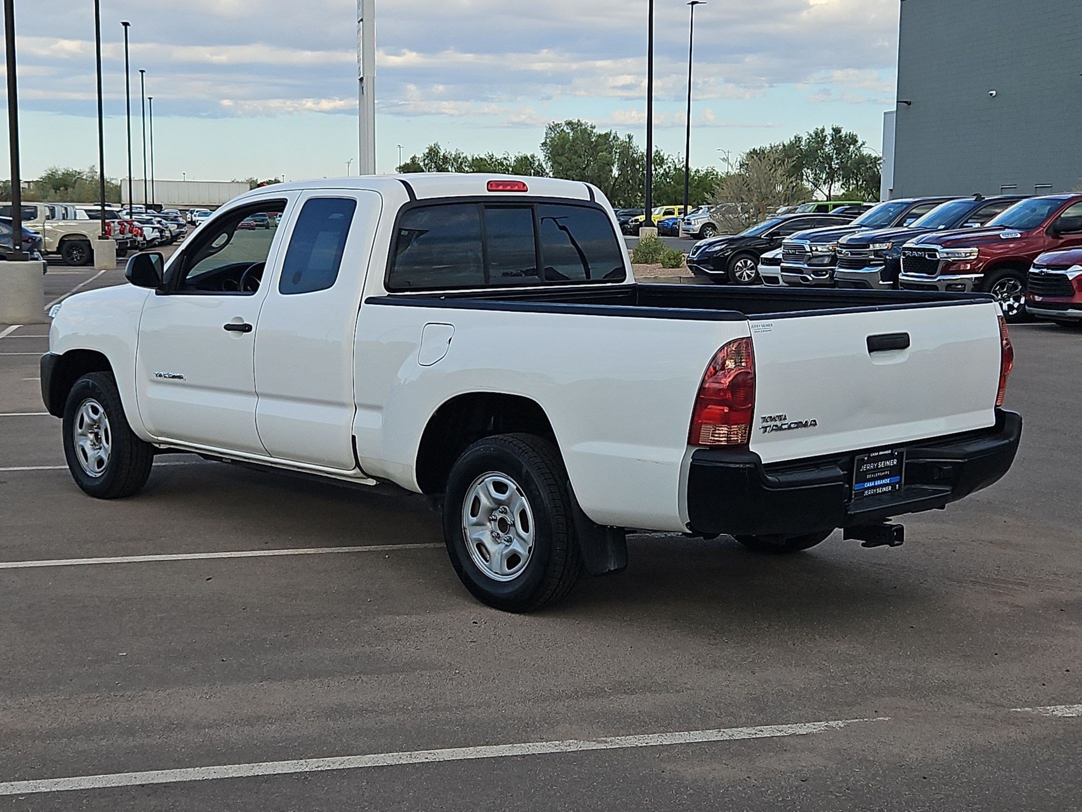 Used 2015 White Toyota BASE image 3
