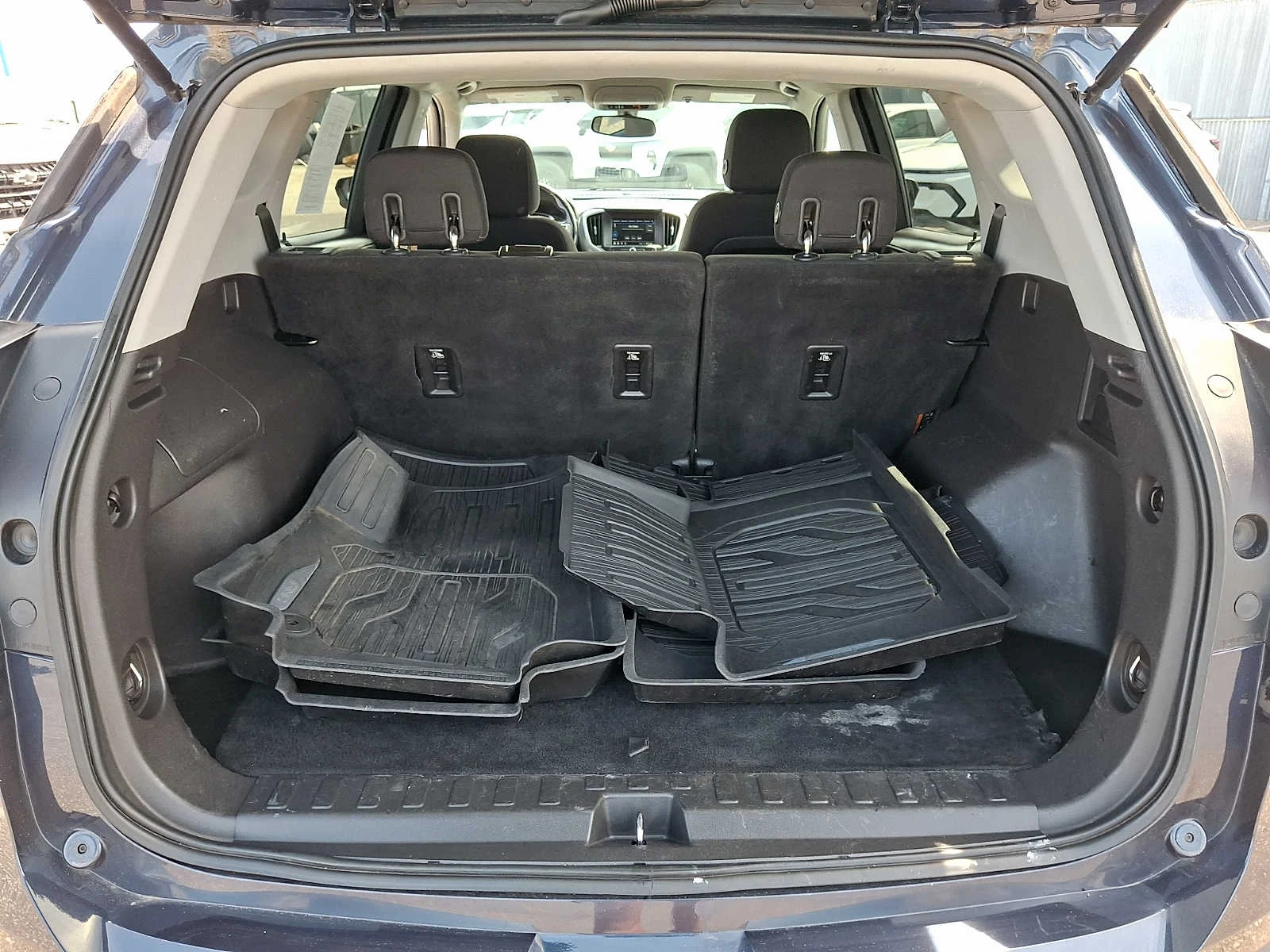 Used 2019 BLUE STEEL METALLIC GMC SLE image 27