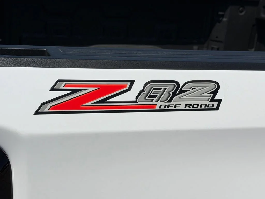 New 2026 Summit White GMC AT4 image 28