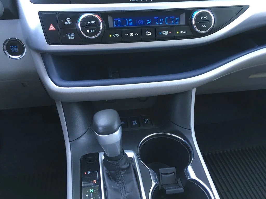 Used 2016 Gray Toyota XLE V6 image 18