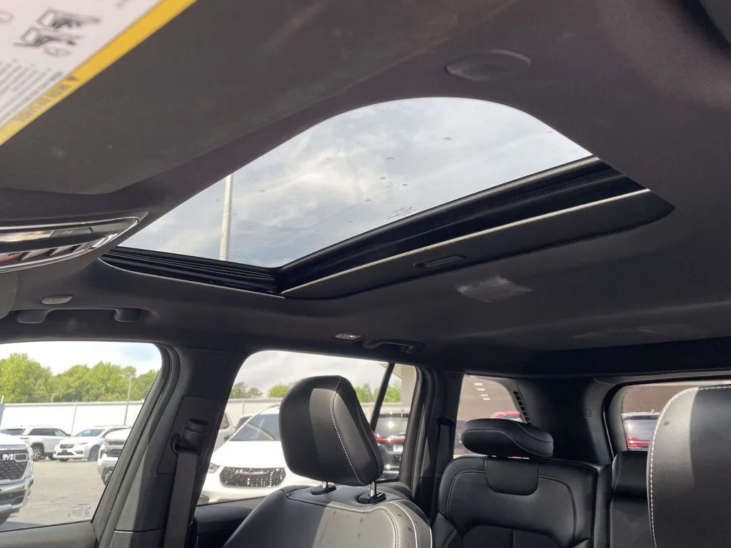 Used 2023 White Jeep Altitude X image 27