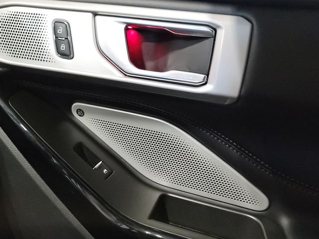 Used 2022 Red Metallic Ford Platinum image 26